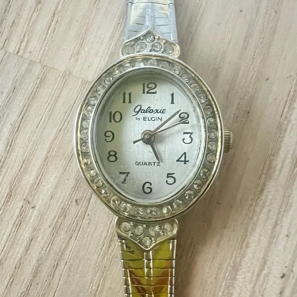 Galaxie by Elgin ladies two tone oval dress watch NEW BATTERY
